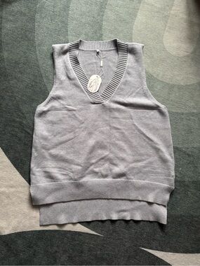 Men's V-Neck Sweater Vest in Light Gray